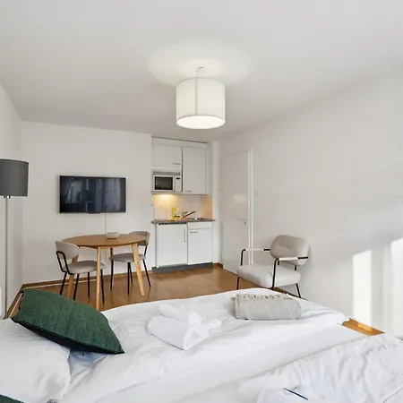 - Crown 25 * Zürich