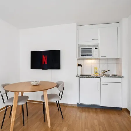 - Crown 25 * Zürich