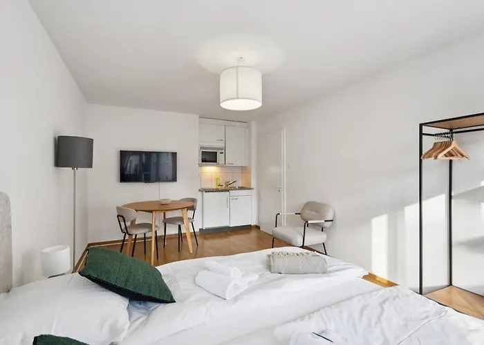 - Crown 25 * Zürich