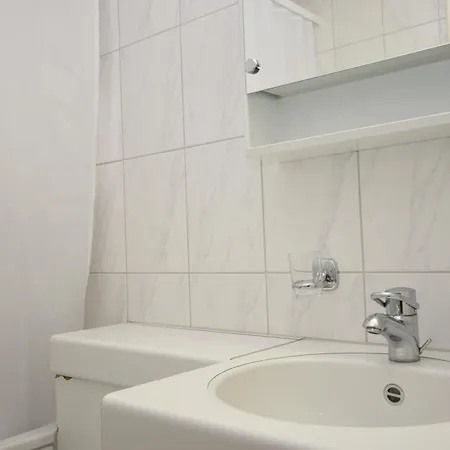 - Crown 25 Apartment Zurich