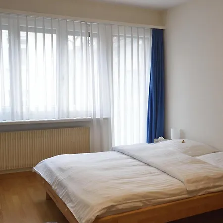 - Crown 25 * Zurich